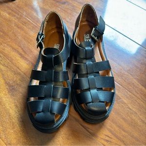 Silent D Fisherman Sandals